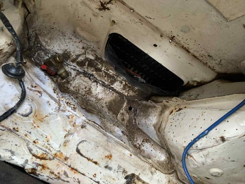 XE Limited 2001 - Image 4